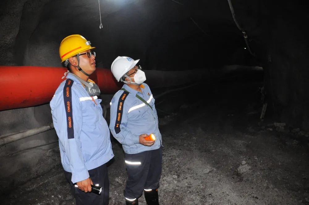 貴州鋁廠執行董事陳剛到貓場鋁礦井下一線進行安全檢查