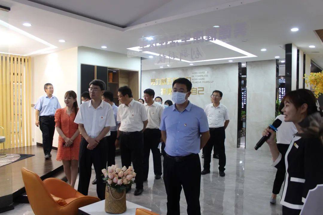 省政府辦公廳綜合處處長、一級調研員謝鵬飛等省市縣領導一行到方霖鋁業調研