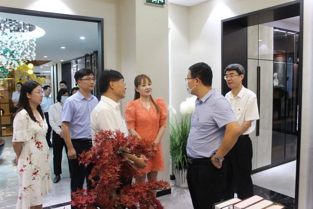 省政府辦公廳綜合處處長、一級調研員謝鵬飛等省市縣領導一行到方霖鋁業調研