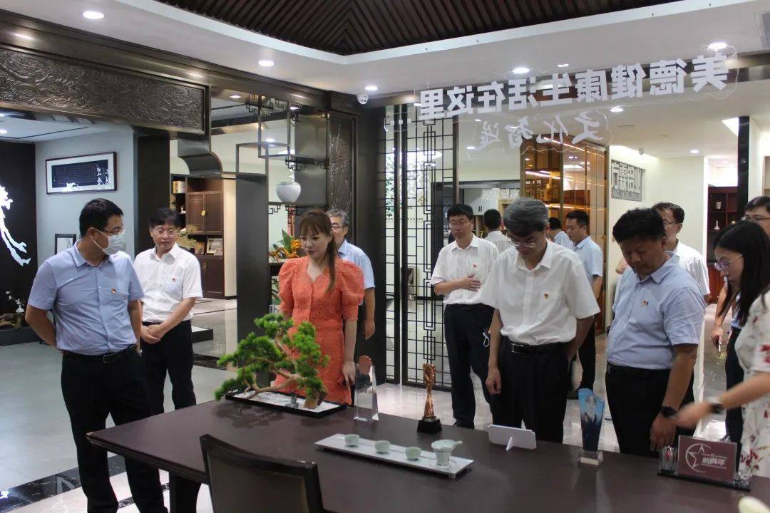 省政府辦公廳綜合處處長、一級調研員謝鵬飛等省市縣領導一行到方霖鋁業調研