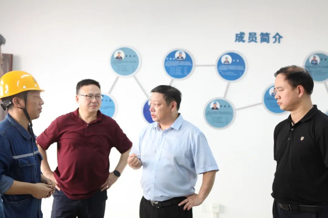 重庆市能源工会主席张伟军一行到旗能电铝公司慰问调研