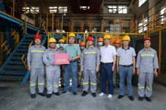 集团公司党委委员、总工程师周俊赴张家港铜业公司开展高温慰问
