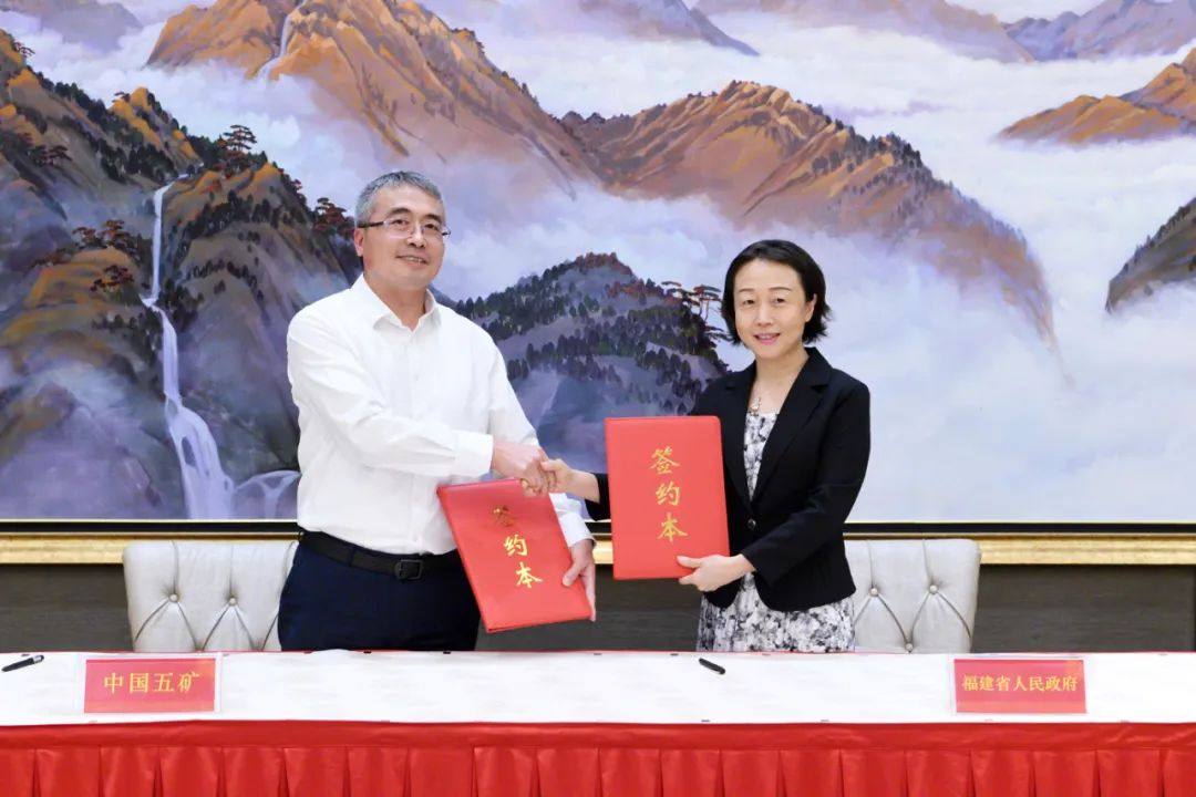 中国五矿翁祖亮、国文清与福建省委书记尹力、省长赵龙举行工作会谈并签署战略合作框架协议