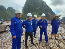 广西华银铝业公司副总经理唐尚亮到氧化铝厂赤泥坝调研指导工作