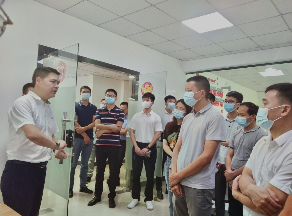 肇庆市高要区新任副科级领导干部考察团莅临佛山三水铝协参观指导