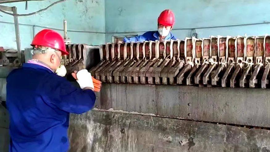 宏跃集团铅锌厂电铅作业区着力提高铅阳极泥产量