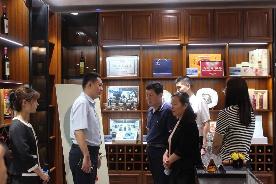 滨州市委宣传部副部长徐新一到方霖铝业开展美德健康生活方式调研