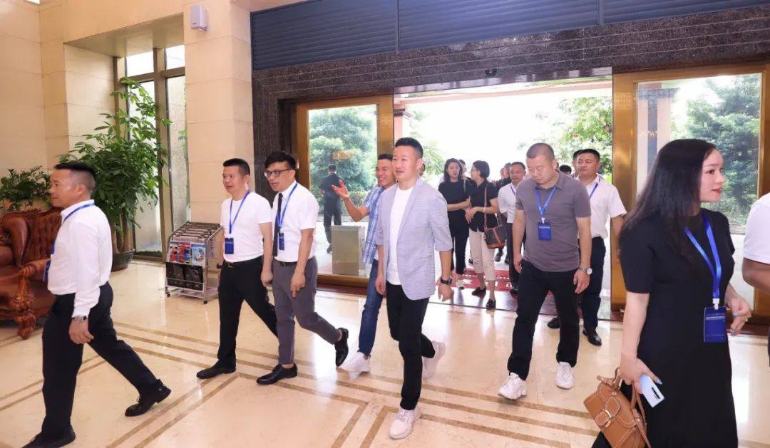 《隔音降噪型节能铝合金门窗》团体标准领导莅临广东高登铝业集团考察