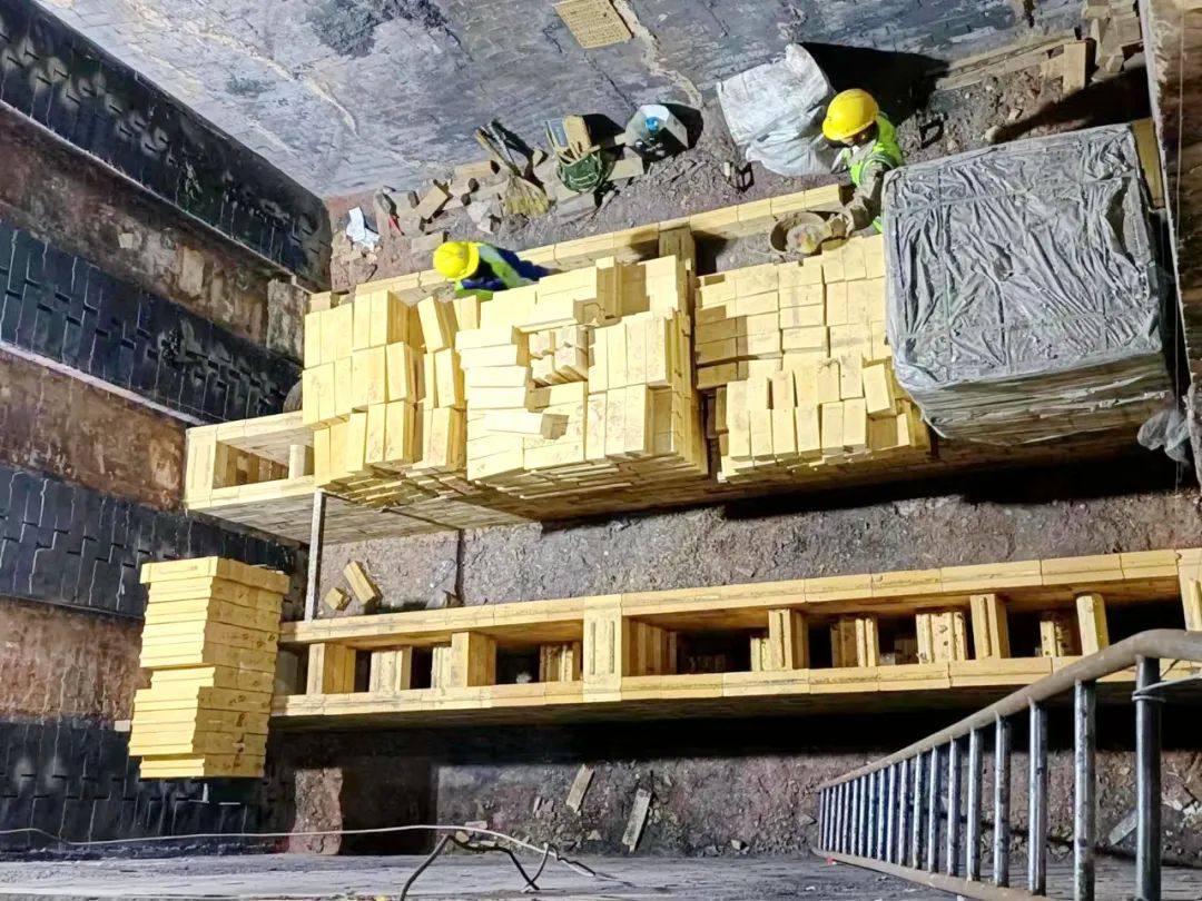 和峰炭素焙烧炉室火道墙大修工作全面开启
