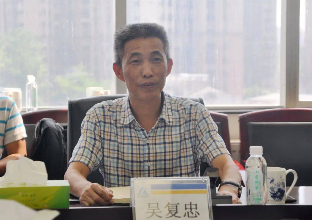 贵州铝厂何飞与贵州大学专家座谈交流
