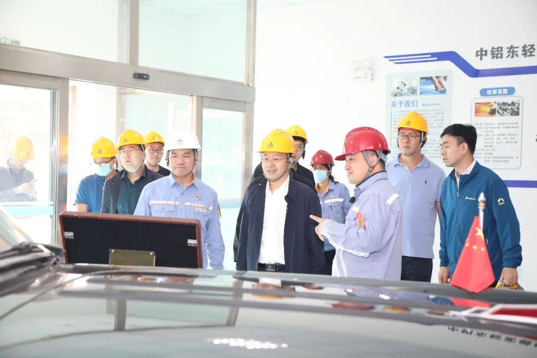 中国运载火箭技术研究院物资中心主任刘新民一行到中铝东轻调研