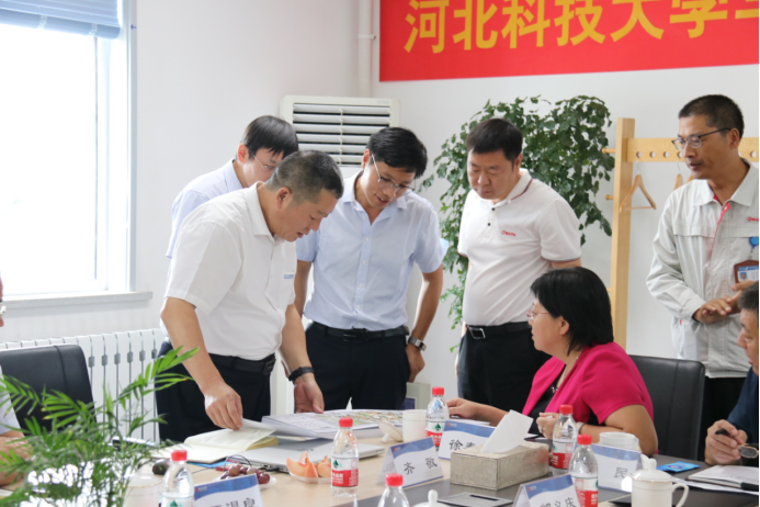 保定隆达、顺平隆达与河北科技大学召开产学研合作对接会并签订合作协议