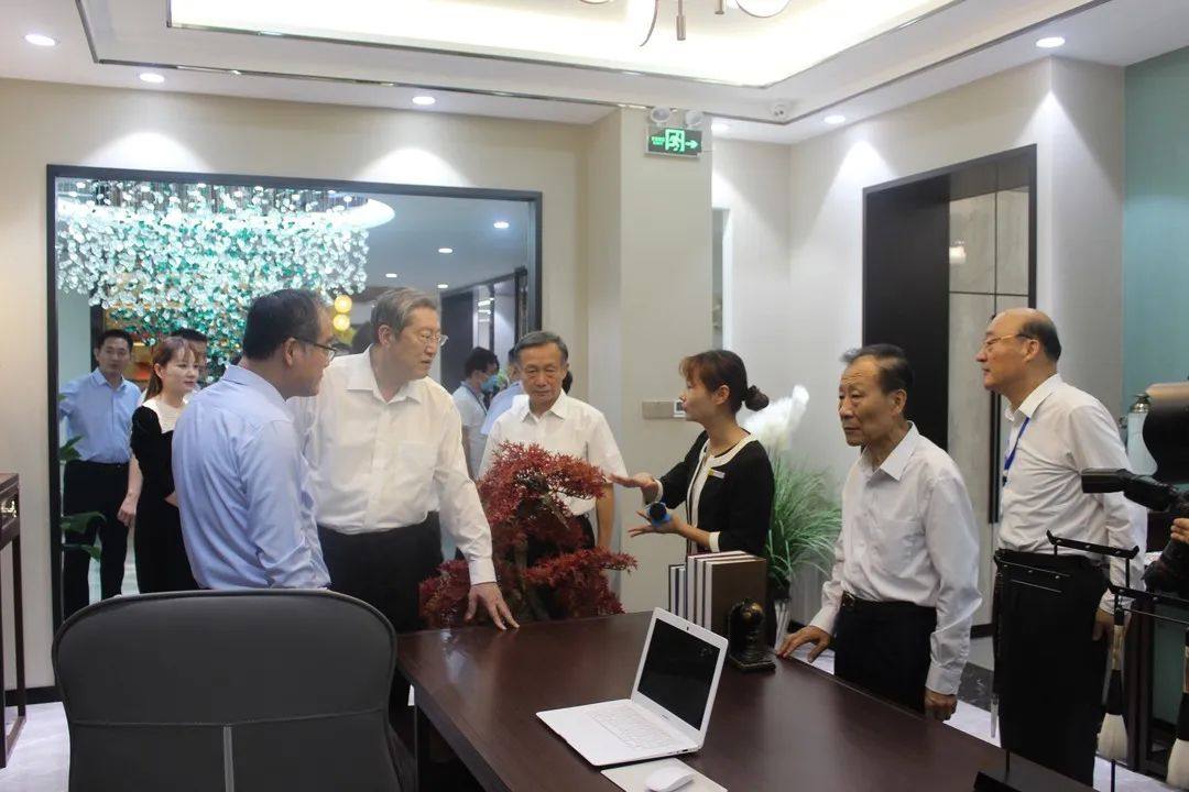 省委原常委秘书长、省政协原副主席雷建国一行到方霖铝业开展工业旅游调研