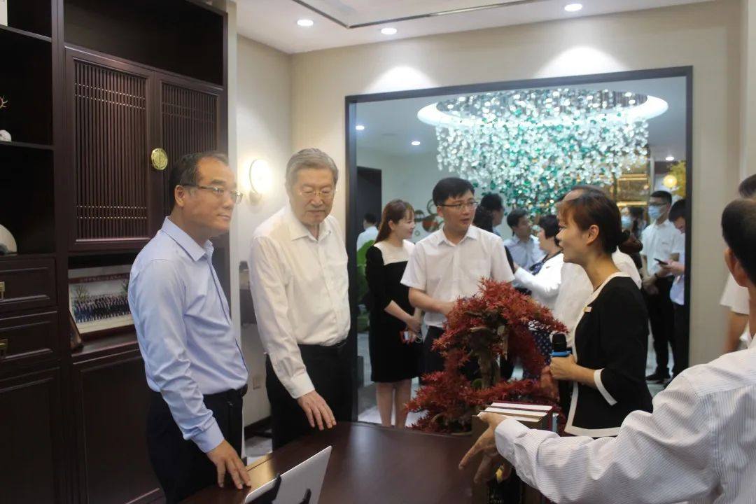 省委原常委秘书长、省政协原副主席雷建国一行到方霖铝业开展工业旅游调研