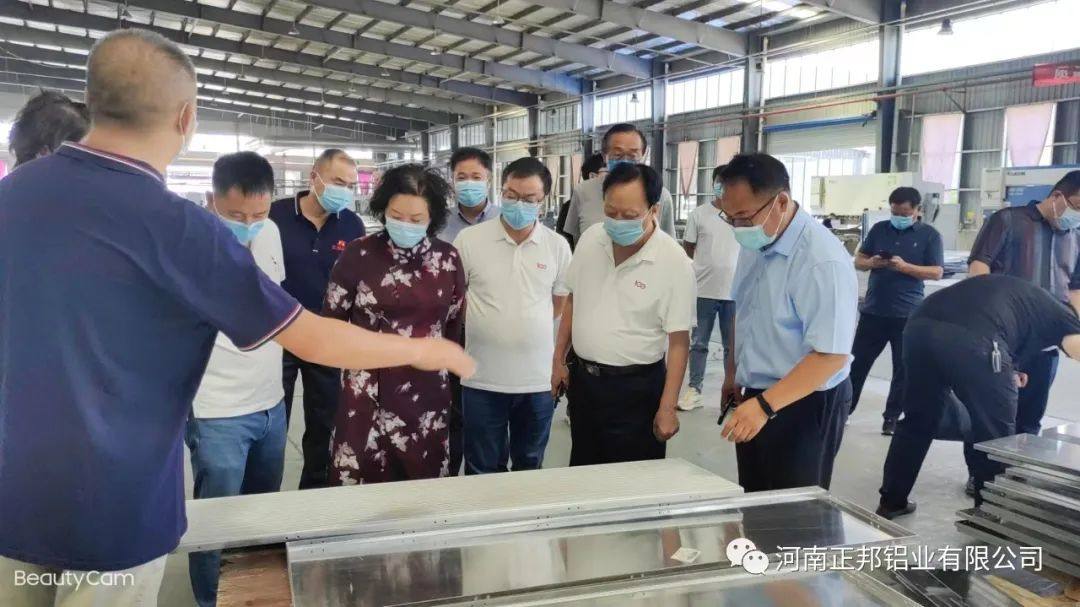 杰众建设、郑州轨道工程职业学院、河南五建建设各领导到正邦铝业参观