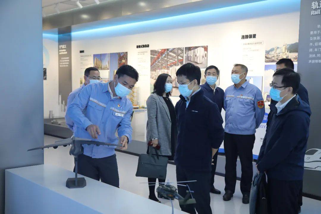 哈尔滨市委常委、副市长栾志成一行到中铝东轻调研