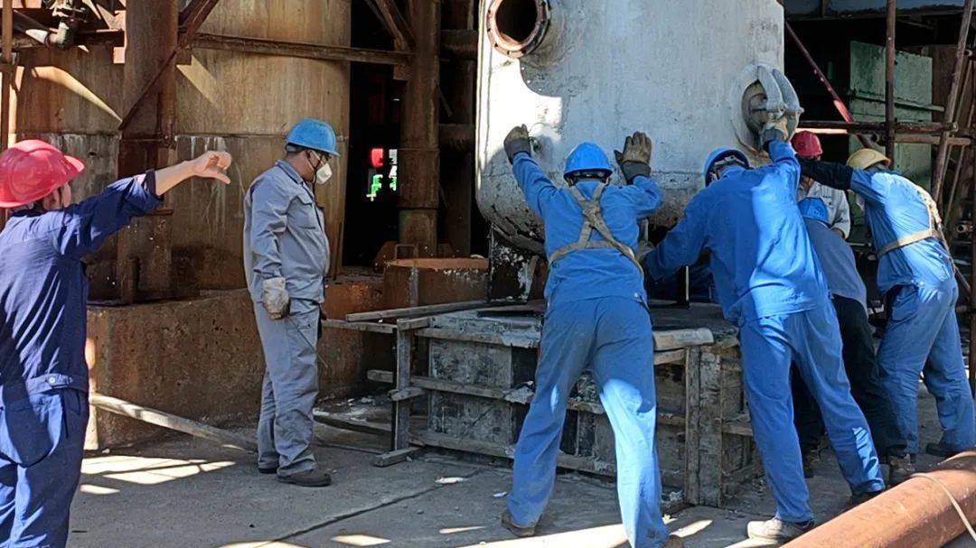 宏躍集團電解鋅廠極板作業區完成脫硫循環槽風管路安裝