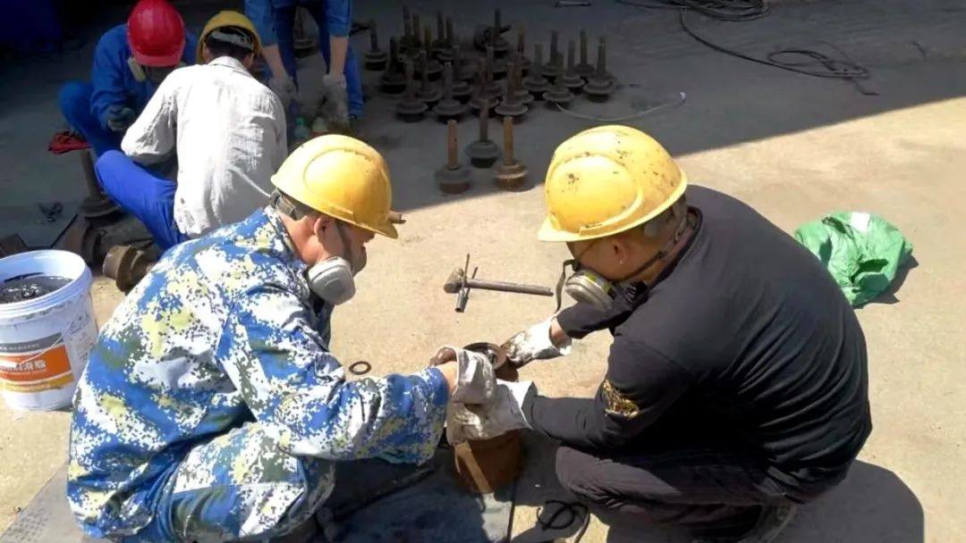 宏跃集团铅锌厂烧结作业区清仓利库回收有价物资
