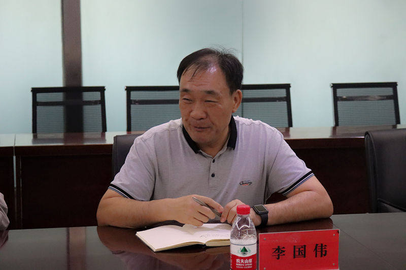 市中级人民法院领导到三门峡戴卡公司看望河南省人大代表史海霞