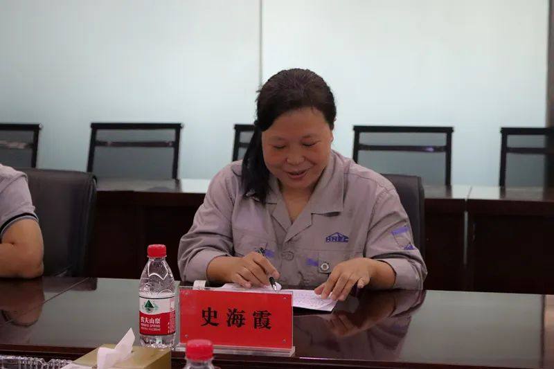 市中级人民法院领导到三门峡戴卡公司看望河南省人大代表史海霞