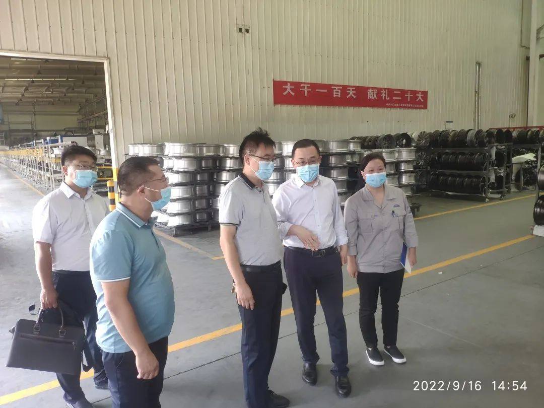 市中级人民法院领导到三门峡戴卡公司看望河南省人大代表史海霞