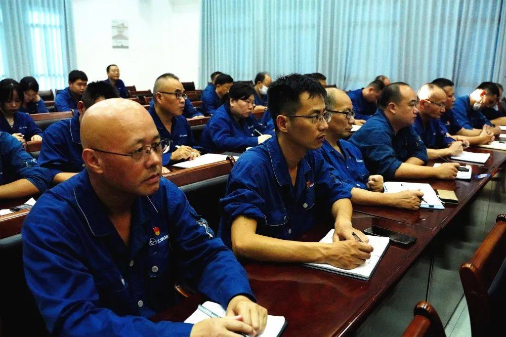 江铜铅锌公司召开中层干部大会
