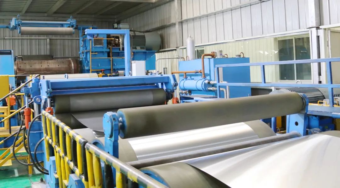 天成彩铝公司绿色短流程铸轧铝深加工项目2300mm重卷机顺利交付生产