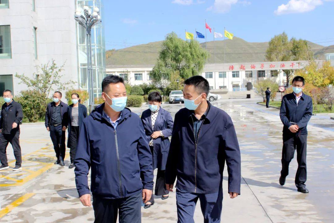 西宁市委常委、市纪委书记钟志军到百河铝业公司开展基层联点工作