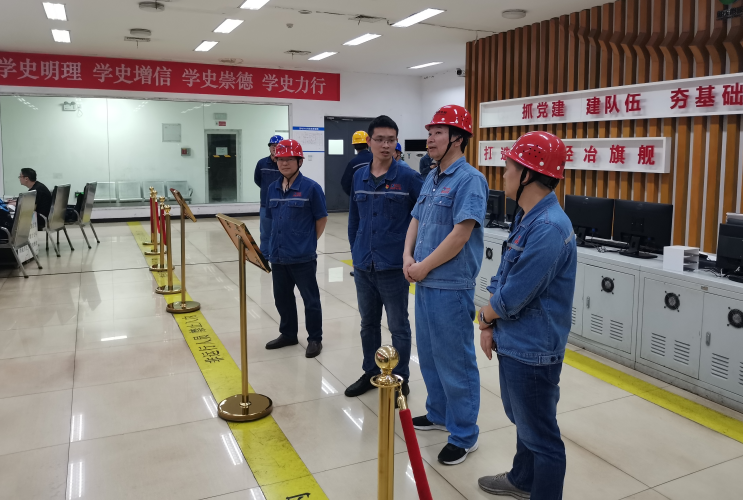 旗能电铝苟晓斌检查国庆安全工作