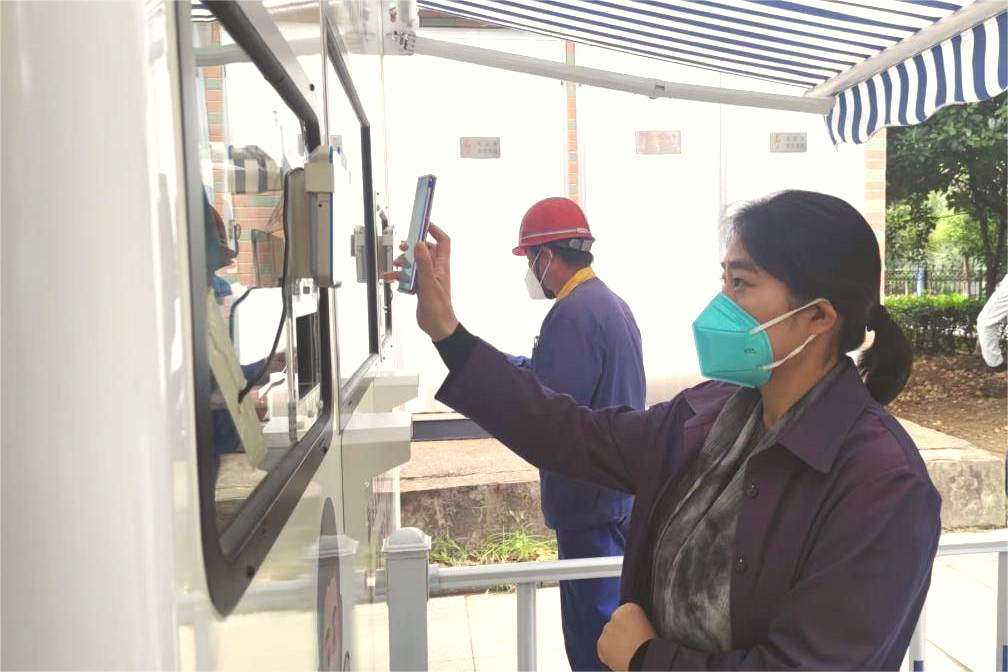 芜湖市市委常委、宣传部部长韦秀芳莅临楚江督导防疫工作