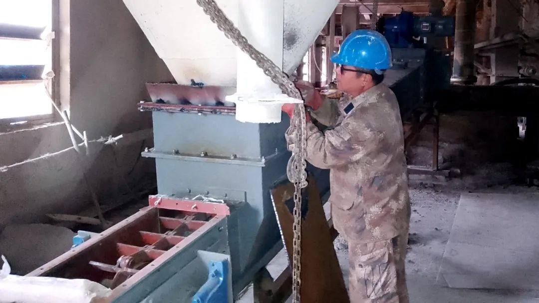 宏躍集團電解鋅廠綜合作業區完成帶料刮板安裝