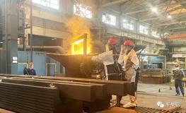 平果铝业工服公司成功浇铸首批500千安铝电解槽磷生铁阴极炭块