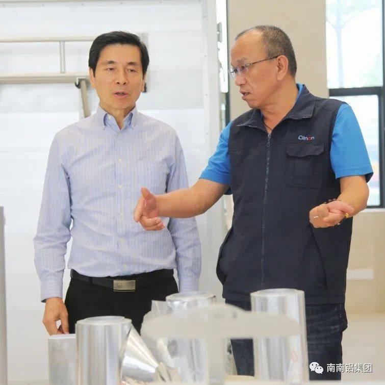 南宁市工信局二级调研员薛东光一行到南南铝调研