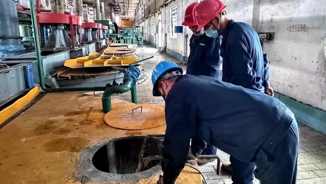 宏跃集团电解锌厂净化作业区完成粗镉二置罐清理