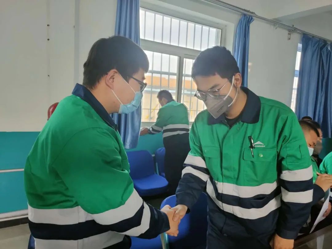 金川铜业原料分厂举行2022年社招员工导师带徒协议签约仪式