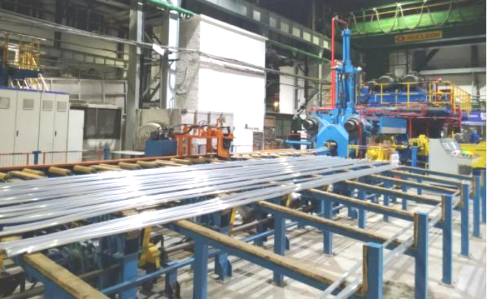 中铝东轻特材公司挤压作业工区10月份通过量同比提高36%