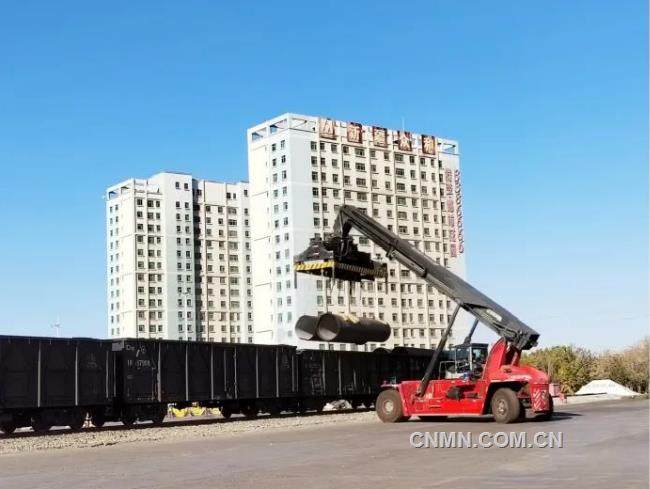 新疆众和2022年首列国际联运工程建设班列开行
