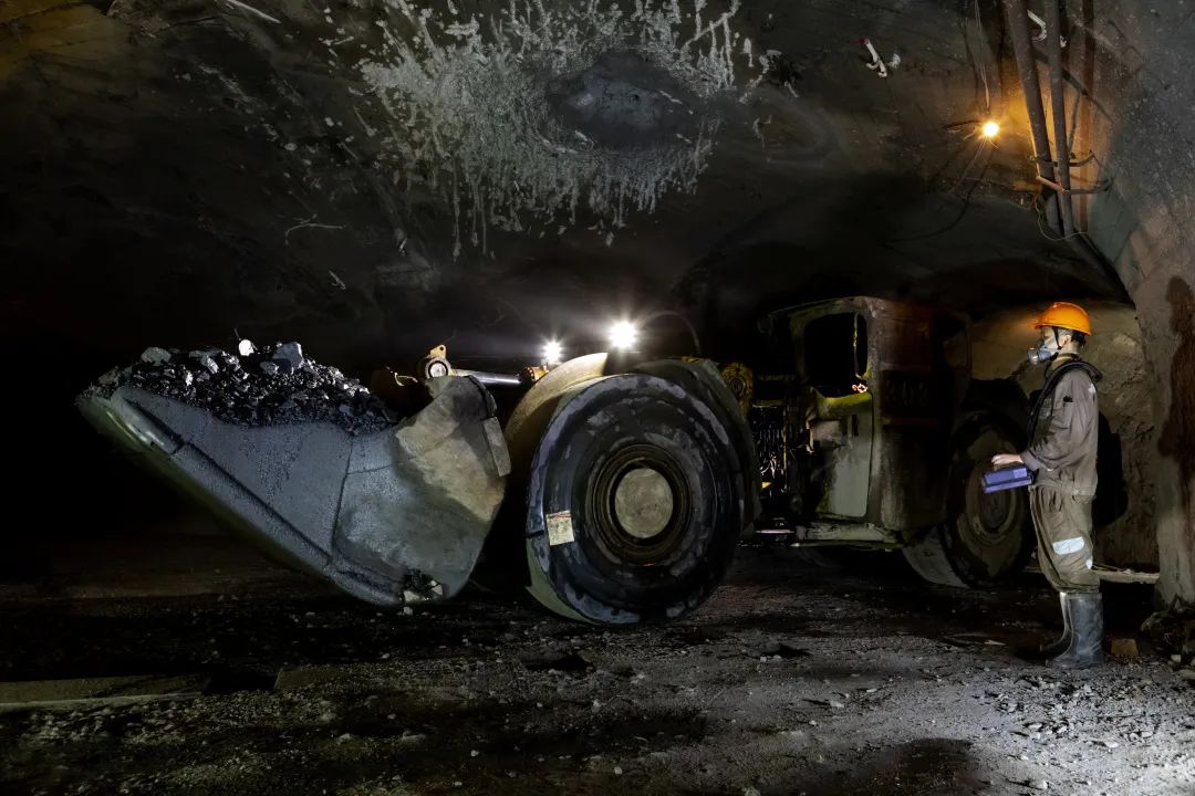 华锡集团铜坑矿业分公司连续两个月超额完成生产任务