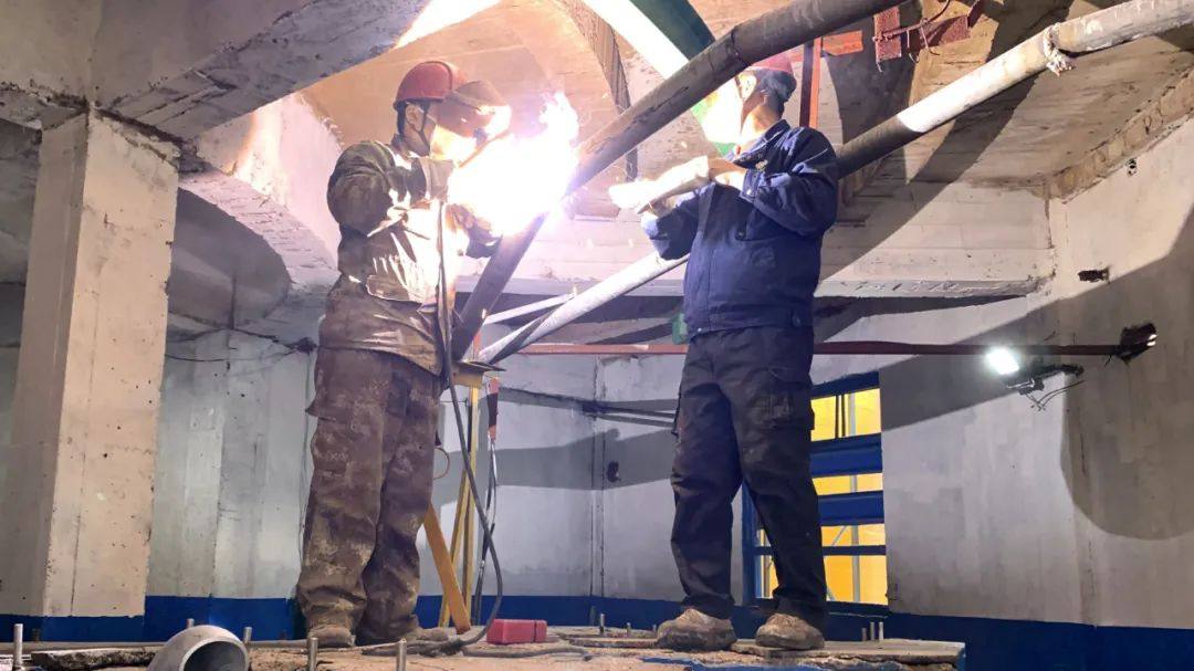 宏躍集團電解鋅廠浸出作業區齊心協力完成酸性濃密機大修