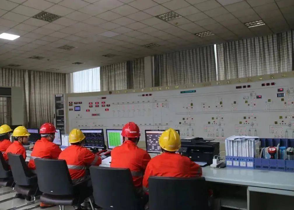 阿壩鋁廠首批4臺電解槽順利通電