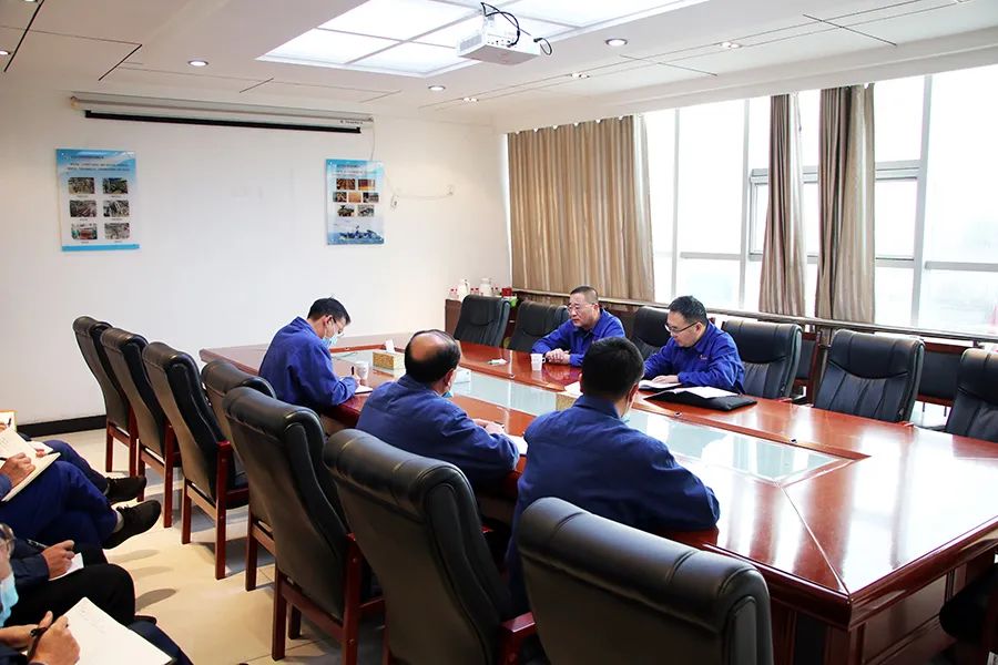 晉西集團董事、安全總監王賀到晉西春雷公司開展安全專項檢查情況工作調研