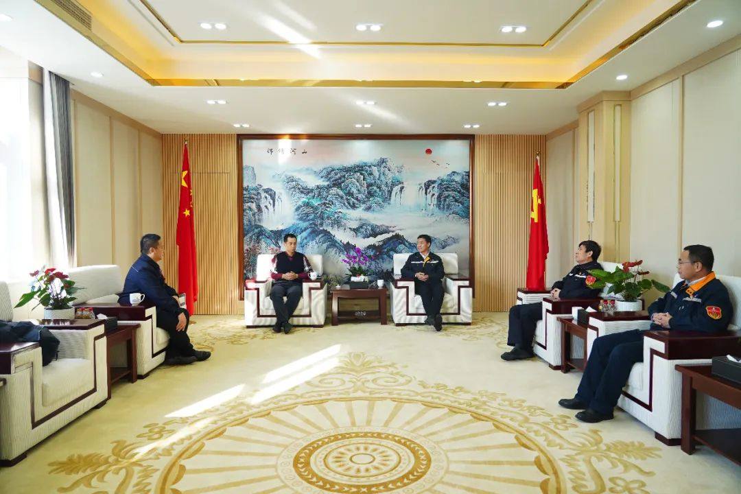 哈尔滨福庭航空工业有限公司董事长杨庭彰到中铝东轻慰问