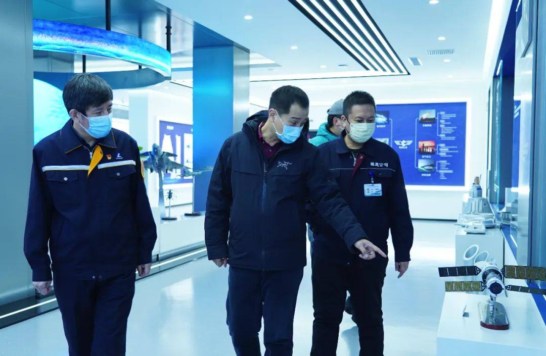 哈尔滨福庭航空工业有限公司董事长杨庭彰到中铝东轻慰问