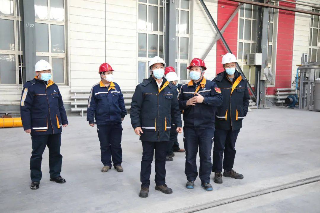 齐心抗疫 传递温情——张荣旺看望慰问疫情防控坚守岗位的中铝东轻一线员工