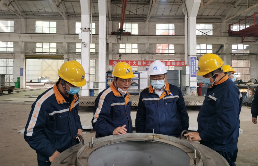 贵州铝厂陈刚到工服公司检查安全环保工作