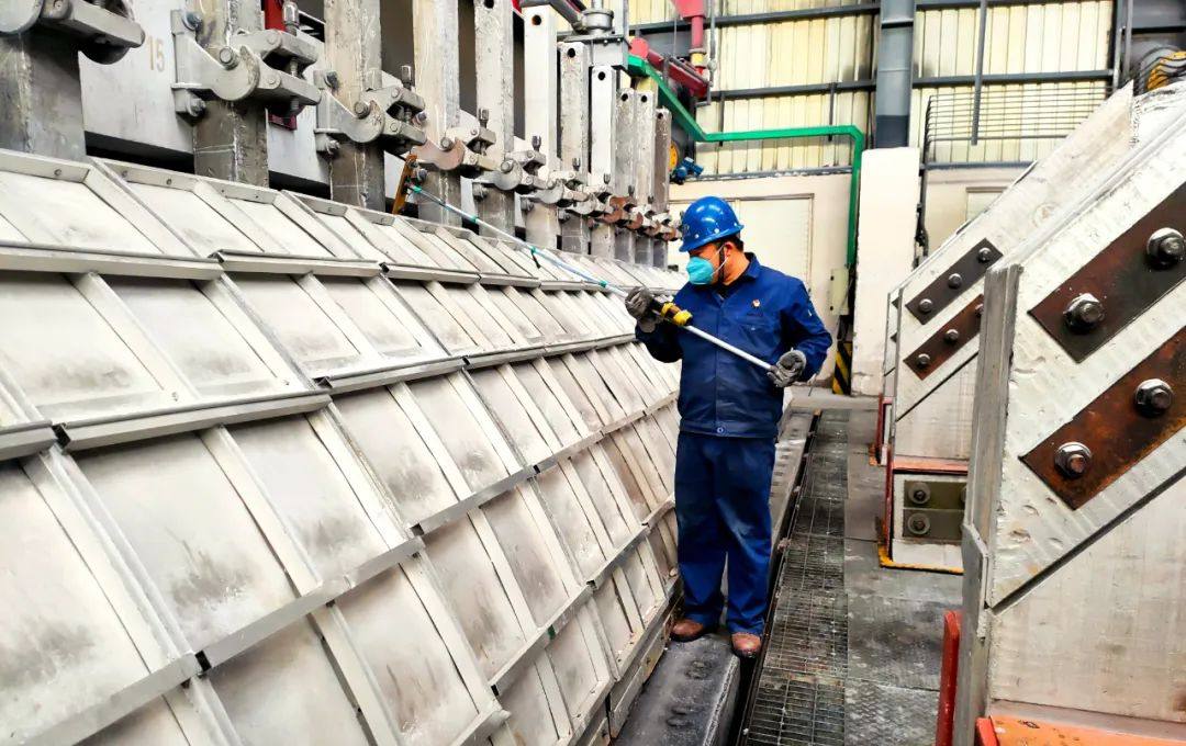 东兴铝业电解三作业区苦练内功  推进“止滑减亏增盈”显实效