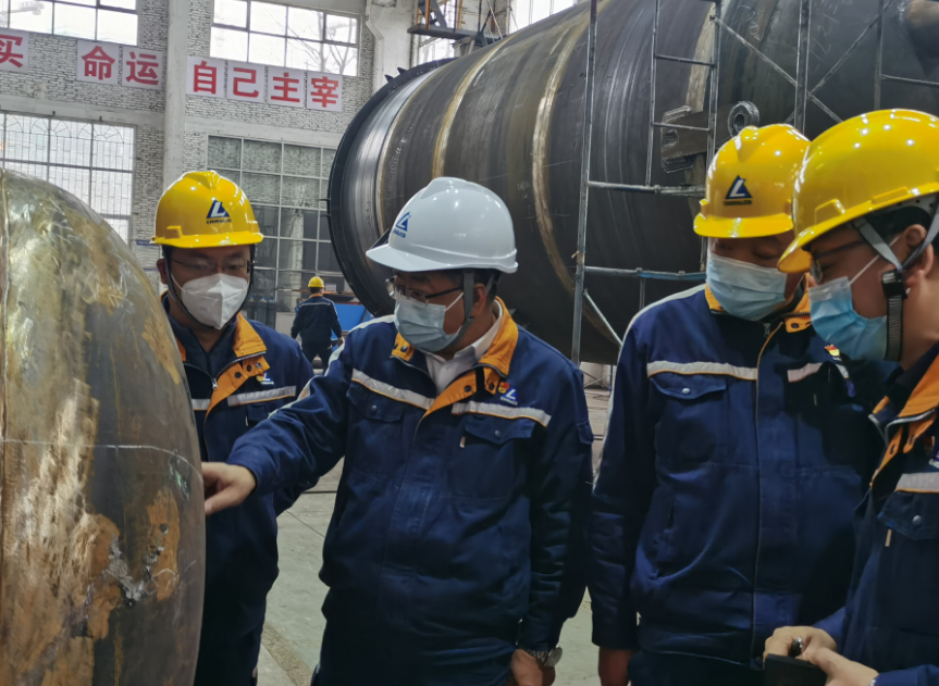 贵州铝厂陈刚到工服公司检查安全环保工作