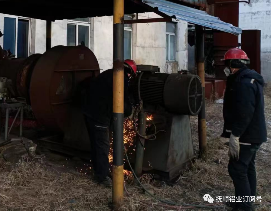 抚顺铝业煅烧部统筹谋划老炭素生产线优化改造项目拆除工作