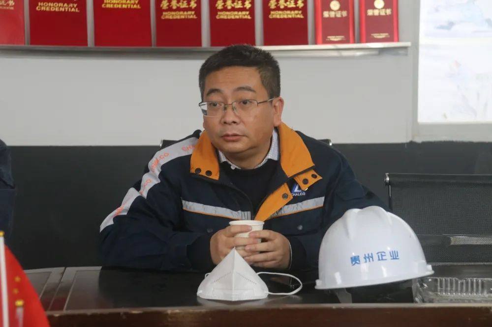 贵州铝厂总经理何飞到矿业公司麦坝铝矿调研