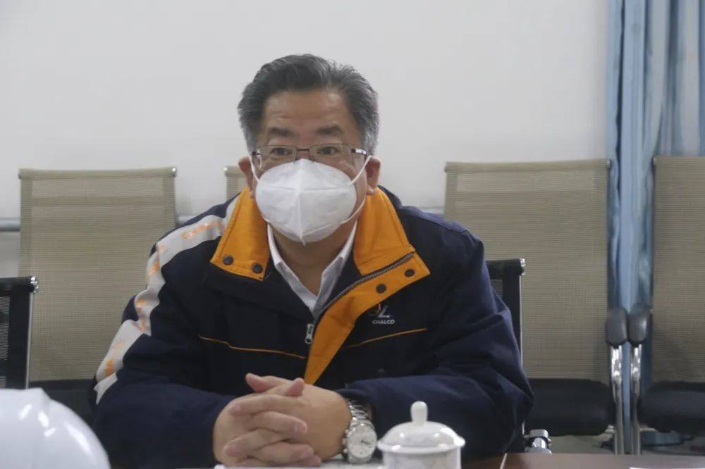 貴州鋁廠陳剛到礦業公司貓場鋁礦慰問調研